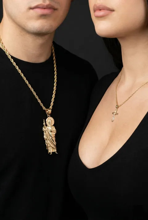 Gold pendants collection